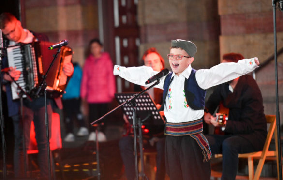 „Oj Kosovo, Kosovo“ : Mališani sa Kosova i Metohije nastupili u Banjaluci