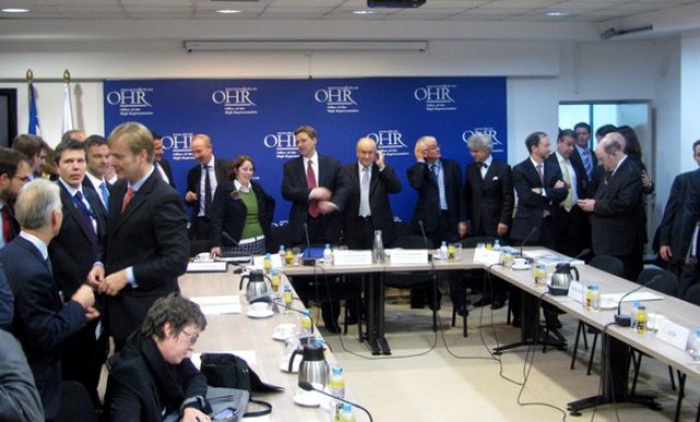 PIK: Dodik da prekine sa retorikom nepriznavanja Šmita