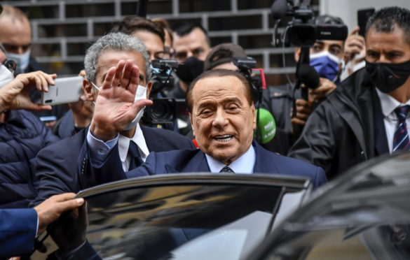 Berluskoni oslobođen optužbi za podmićivanje