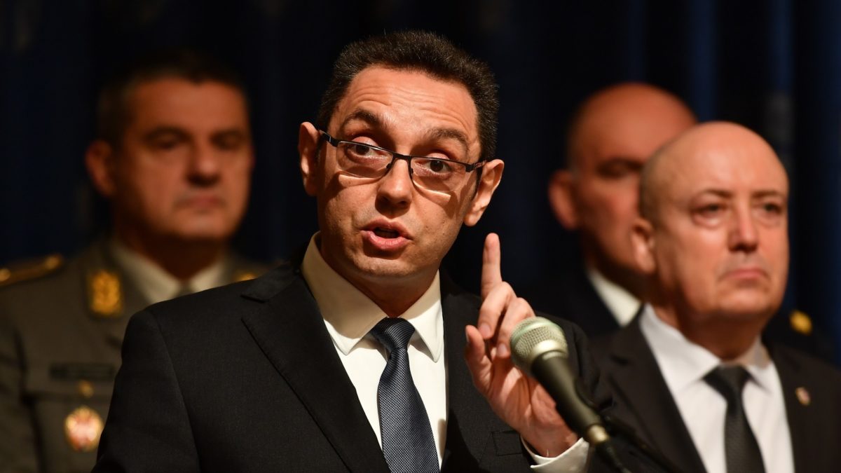 Vulin: Takvu neodgovornu kukavicu nikada nismo videli