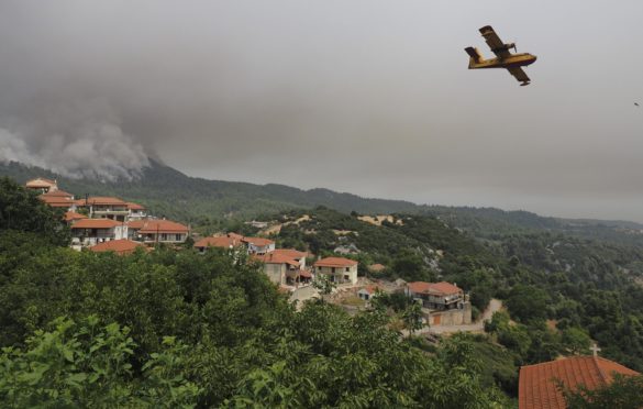 Evakuacija oko Atine, toplota i vjetar otežavaju gašenje