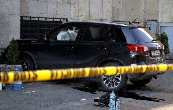 Autom udarila dva pješaka i zabila se u zgradu Centralne banke BiH