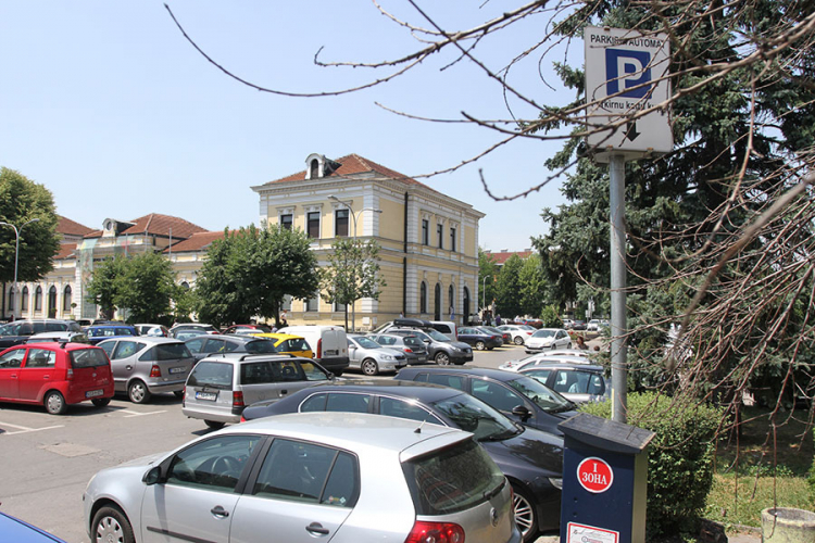 Čovjek iz struke o “špicevima u gradu”: Mali broj parking mjesta veliki problem Banjaluke