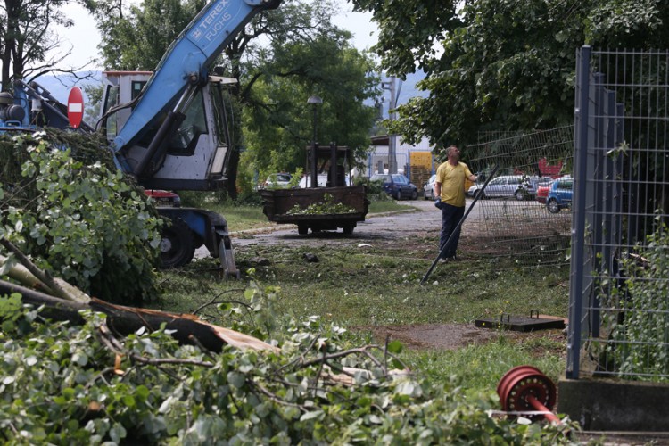 Ekipe i danas na terenu: U Banjaluci se nastavlja saniranje posljedica nevremena