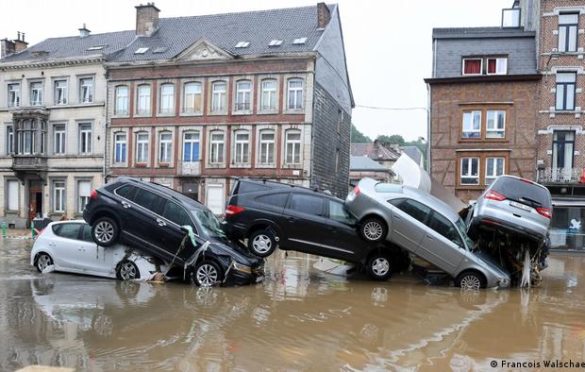 Više od 125 stradalih u poplavama u Njemačkoj i Belgiji, spasioci cijelu noć tragali za nestalima