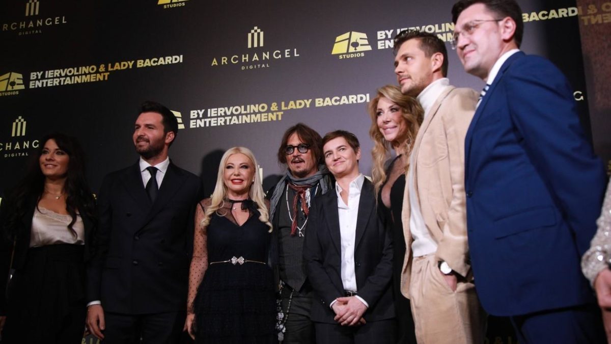 Biković: “Džoni govori srpski bolje od nekih mojih kolega”; Dep: “Zaposlio sam se ovde na recepciji”