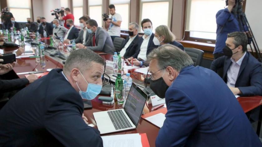 Šta je cilj razgovora koje su otvorile federalne stranke: Raspakujući FBiH ciljaju Ustav BiH