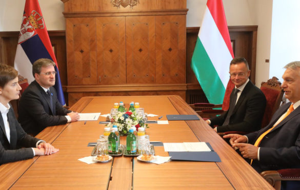 Brnabić, Orban: Kontrolisati priliv migranata i pomoći im u njihovim zemljama