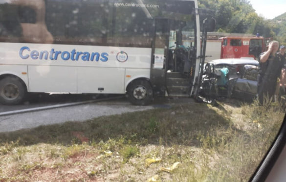 Teška saobraćajna nesreća kod Semizovca, poginule dvije osobe