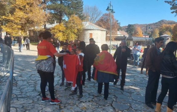 Pripadnici nepriznate crkve ispred manastira vrijeđali mitropolita na Cetinju