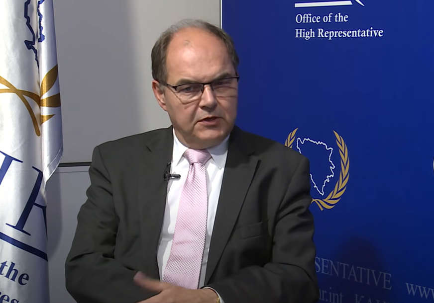 Šmit nametnuo izmjene zakona o Memorijalnom centru u Potočarima