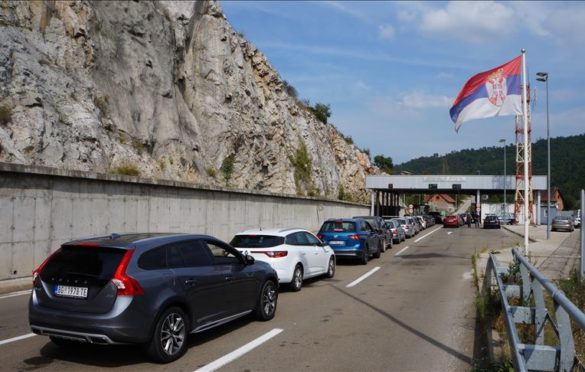 Bh. građani koji su krenuli na vakcinaciju u Srbiju na granici čekaju i po tri sata
