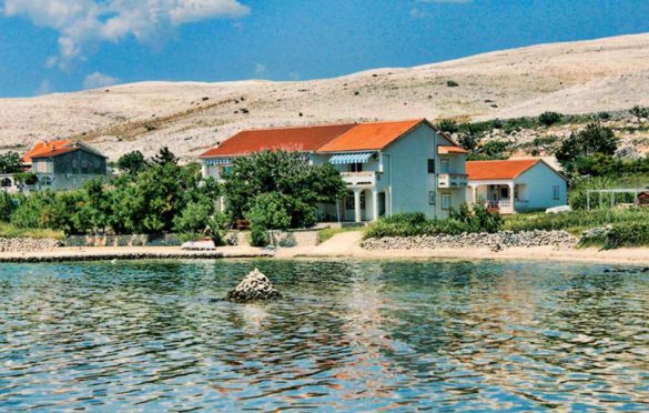 Hrvatska bi trebala ukinuti obavezu plaćenog smještaja za turiste iz BiH