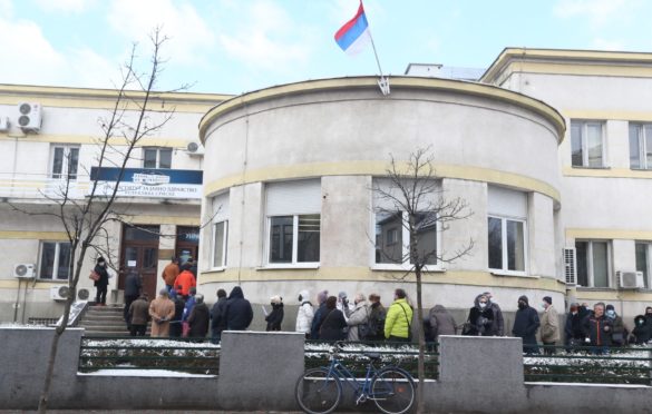 Opet gužva ispred Instituta za javno zdravstvo RS
