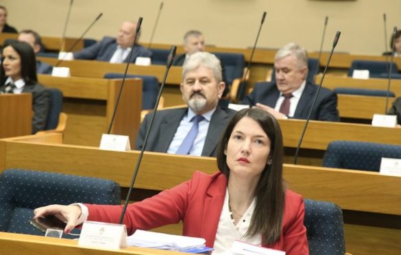 Trivićeva pitala vlast da li će sebe nazivati izdajnicima