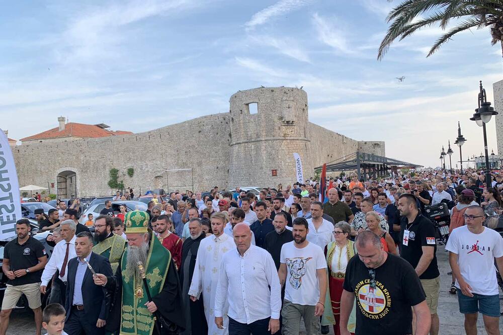 Joanikije: Nije bilo riječi o otkazivanju ustoličenja, Đukanović odgovoran za nerede