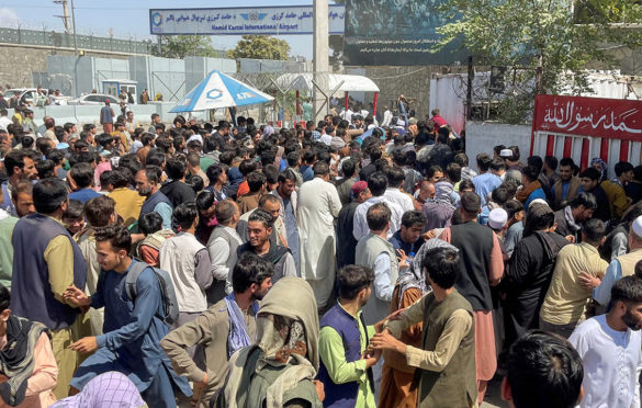 Haos na aerodromu u Kabulu se nastavlja, djeca se preko zida prebacuju američkim vojnicima