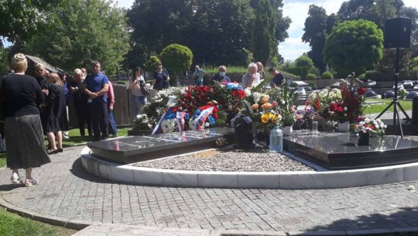 Sahranjen Miroslav Lazanski