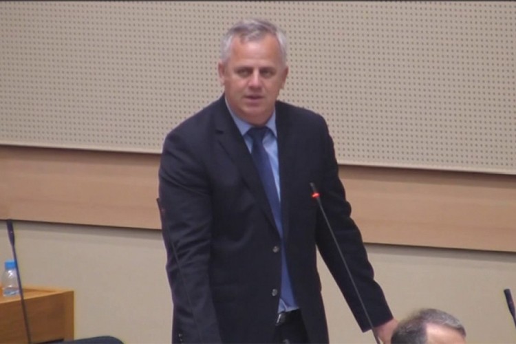 Narodni poslanik Miladin Stanić vrijeđao Mazalicu: “Šuti ćelavi!”