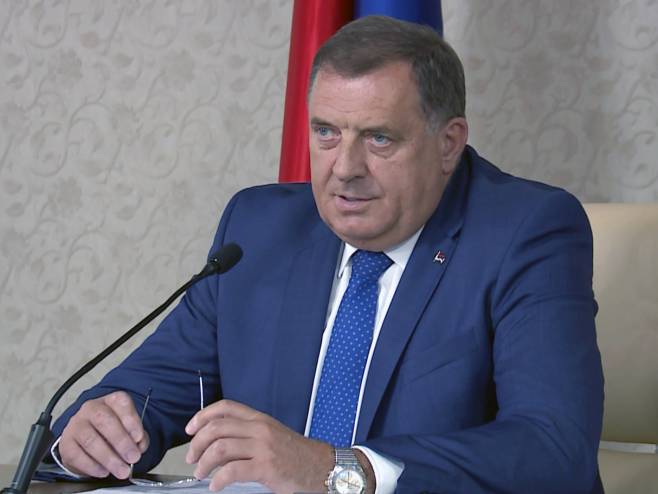 Dodik: Odustajanjem od 9. januara značilo bi poništavanje istorije