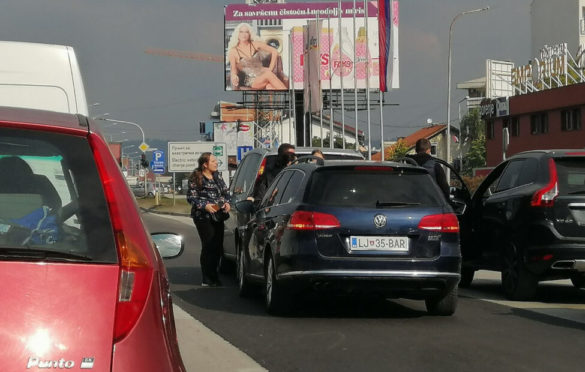 Dramatično u Banjaluci! Nakon udesa uslijedilo brutalno pesničenje i šutiranje, tukle se i žene