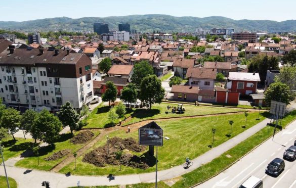 Banjalučani upozoravaju na opasnost na trotoaru u Rosuljama