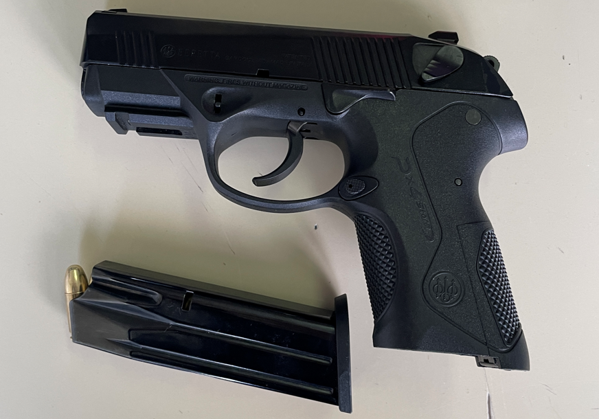 Pijan i sa pištoljem ispod ruke šetao tržnim centrom