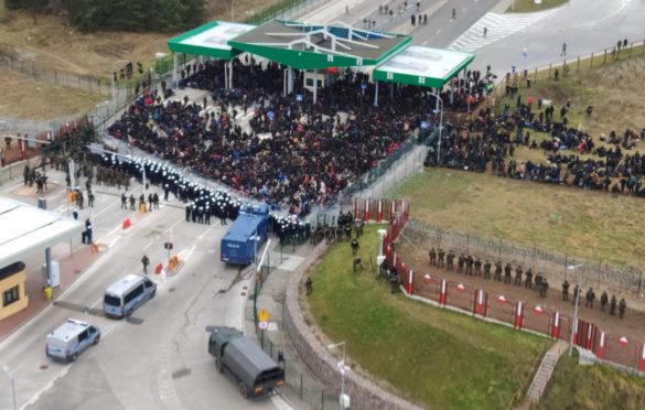 Na granici Poljske i Bjelorusije vojna mašinerija: “Čeka se okidač da sve pukne”