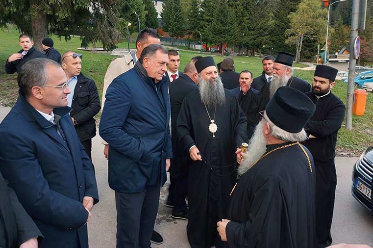 Patrijarh Porfirije poručio narodu “Čuvajte pravoslavnu vjeru, ona je uvod u ljubav”