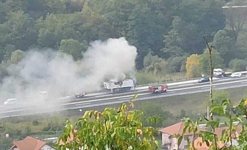 Zapalio se kamion na auto-putu u Sarajevu
