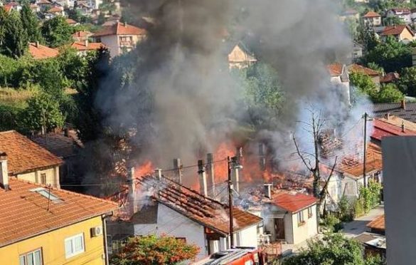Veliki požar u Buća Potoku, gusti oblak dima iznad Sarajeva