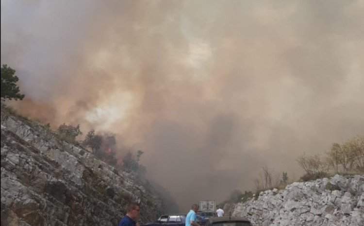 Požari na području Trebinja se smiruju, vatra ide prema dva naselja u Stocu
