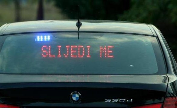 Hrvatska: Bh. državljanin vozeći 250 km/h bježao od policije pa se zabio u ogradu