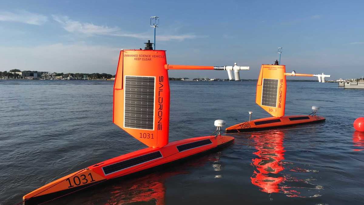 Snimak plutajućeg drona pokazao kako izgleda “unutrašnjost” snažnog uragana