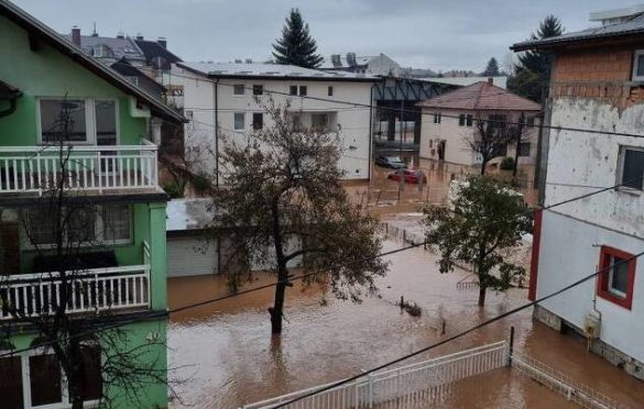 Poplave izazvale brojne probleme u Sarajevu: Kuće pod vodom, obustavljen trolejbuski saobraćaj