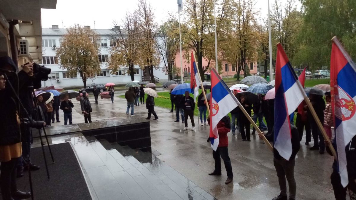 Skup podrške gradonačelniku Prijedora: Pavlović stigao sa suprugom