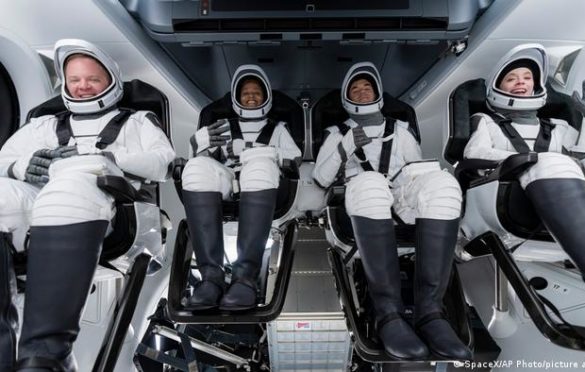 SpaceX lansirao prvu turističku misiju u svemir