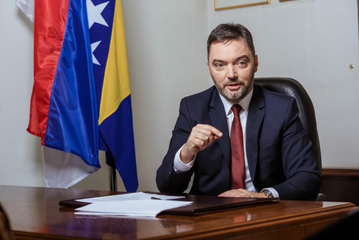 Košarac: Bosić se probudio iz zimskog sna, politički je potrošen i promašen