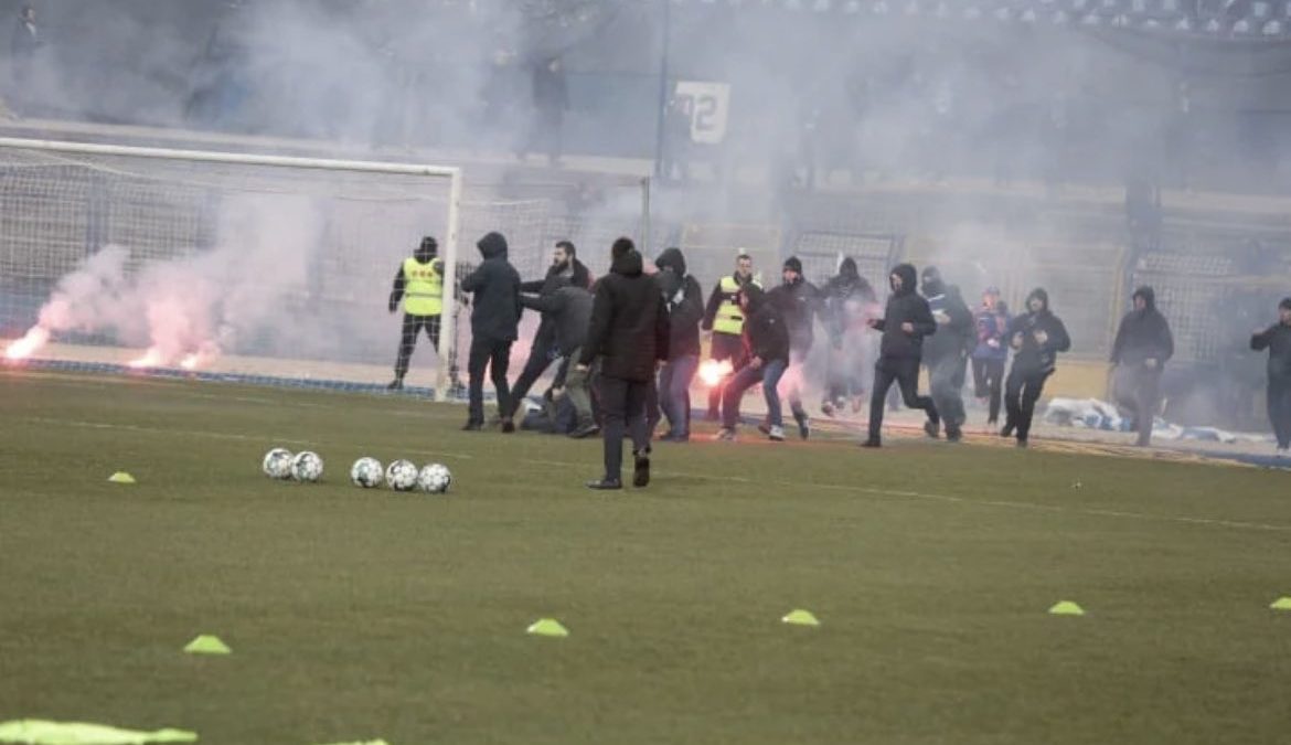 Opšta tuča navijača na stadionu “Grbavica”