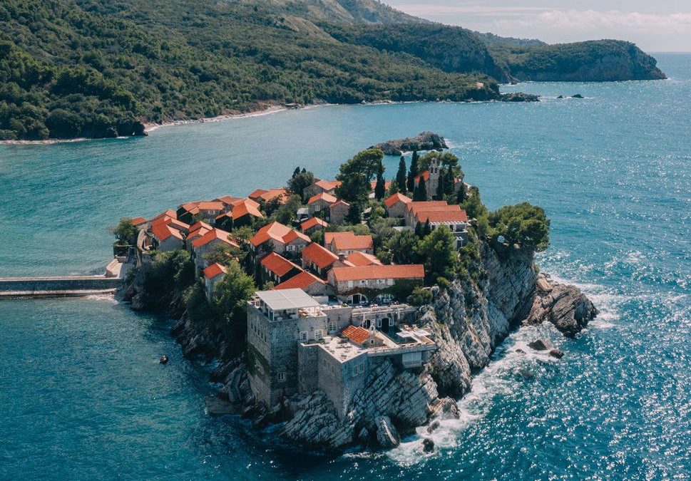 Mladić iz BiH pronađen mrtav na Svetom Stefanu