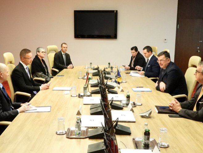 Tegeltija-Sijarto: Prevelik teret migrantske krize, potrebna pomoć EU