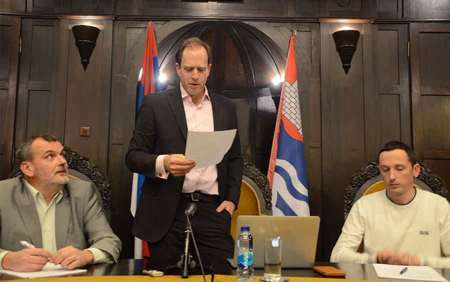 “SAD su potcjenile žestinu reakcije Srba” Američki geopolitičar Timoti Les o razlozima Inckovog poteza