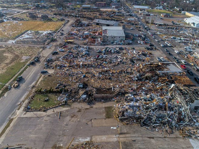 Vanredno stanje, raste broj mrtvih u SAD, pojavio se snimak dolaska tornada