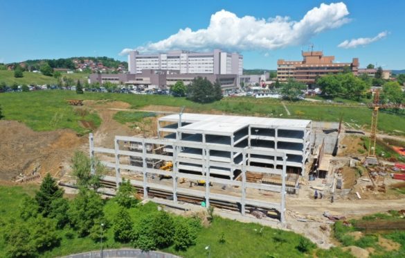 Probijen rok za gradnju garaža u sklopu UKC-a