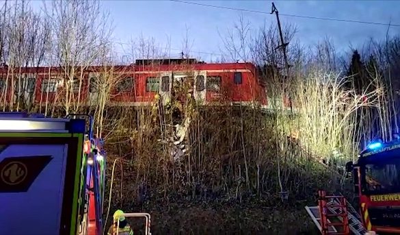 Sudar vozova u Njemačkoj, najmanje jedna osoba mrtva, više od 30 povrijeđeno