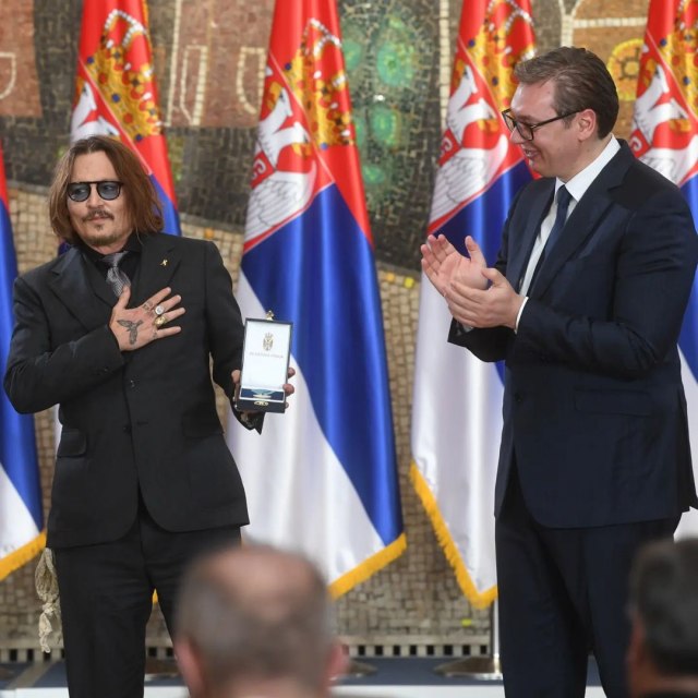 Džoni Dep dobio medalju za zasluge Srbije: “Voleo bih da moj novi život počne u Srbiji”