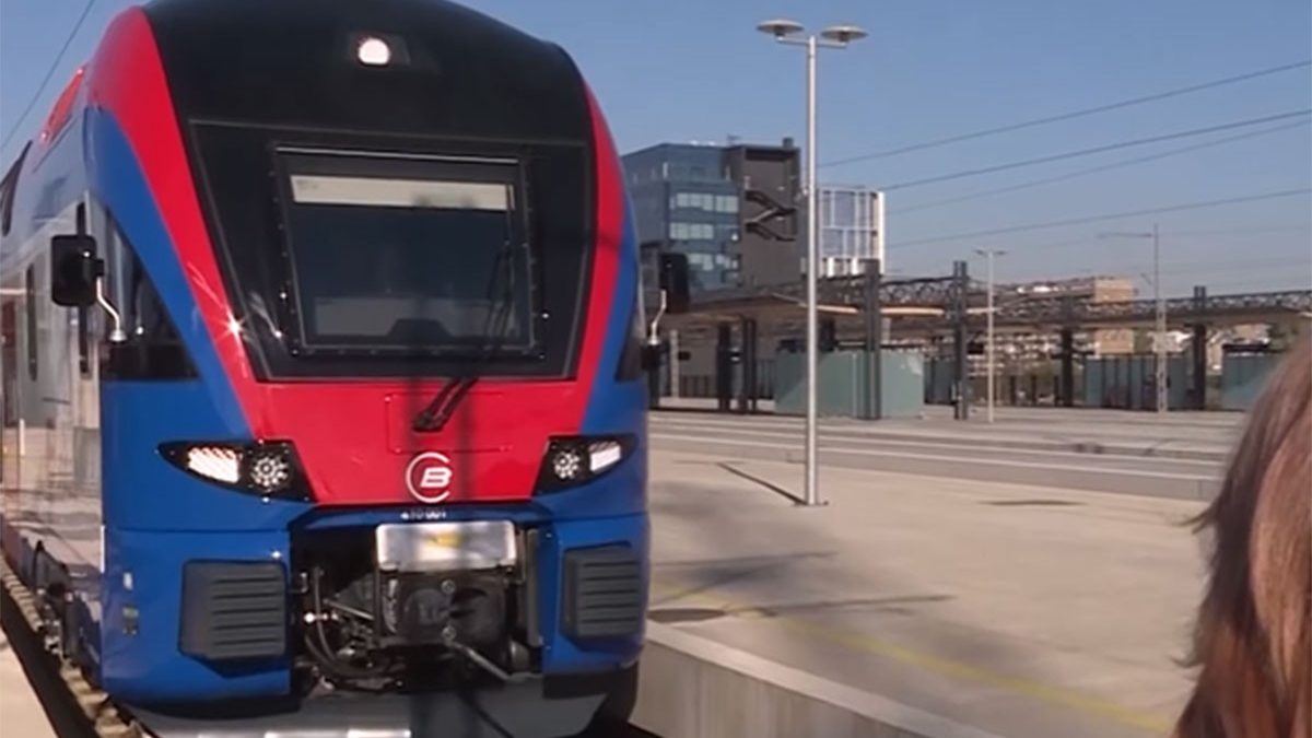 Potpisan grant EU za brzu prugu Beograd-Niš u prisustvu Vučića i Varheljija