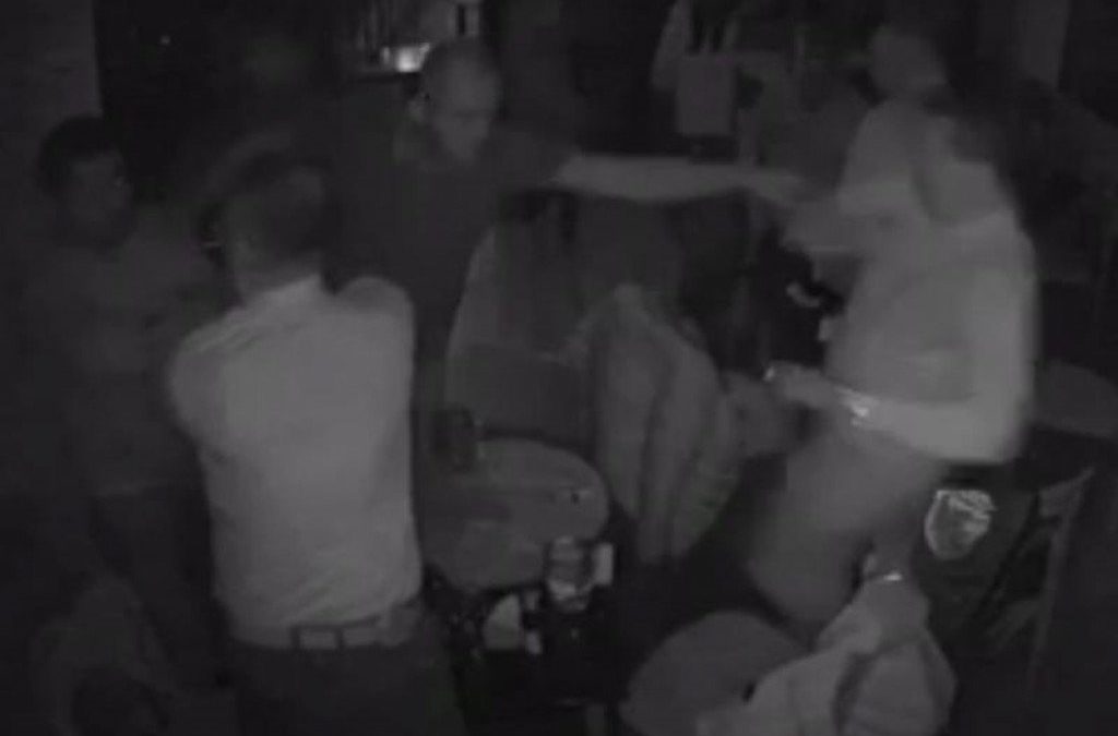 Objavljen snimak: Poslanik SDP-a Zukan Helez se potukao u kafani